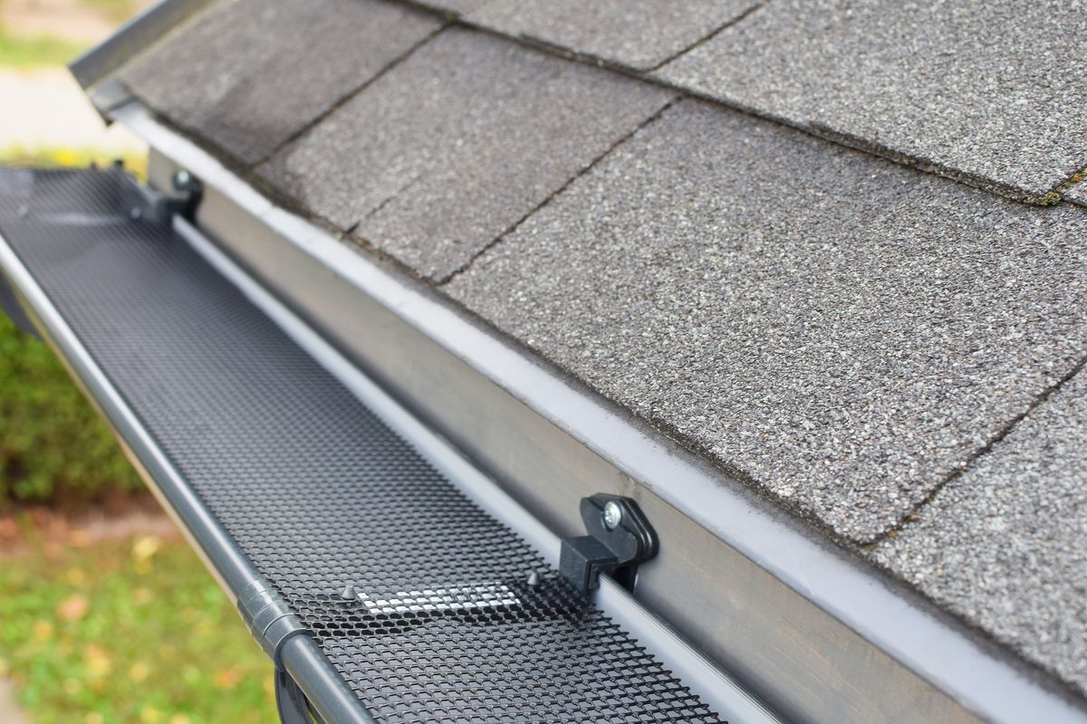 Uncle Skeeter's Gutter Cleaning Images